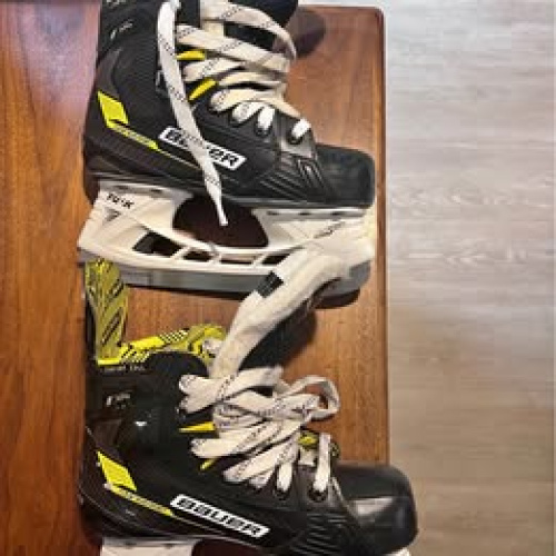 Bauer M4 Supreme Hockey Skates 1.5 D